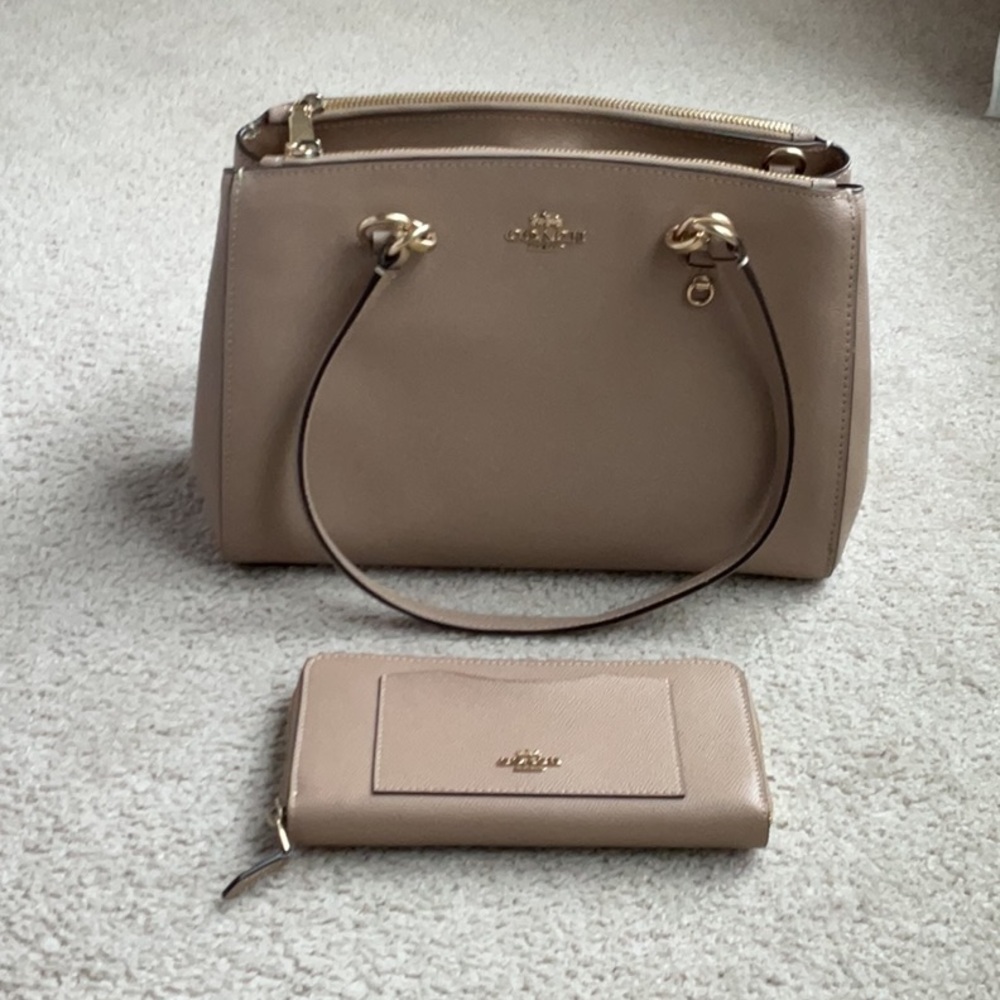 Coach Etta F76928 Crossgrain Shoulder/Crossbody Bag and Matching Zippered Wallet